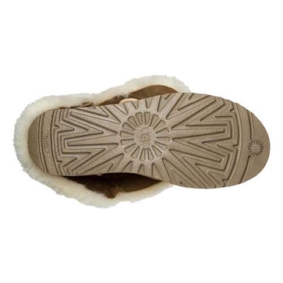 Ugh Bailey Button II - Picture 3 of 11